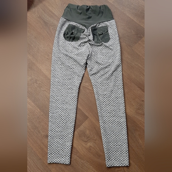 Lot of 2 Woman's Leggings Chicme Gray Patterned & Nike Purple Patterned Size Med - Picture 6 of 7